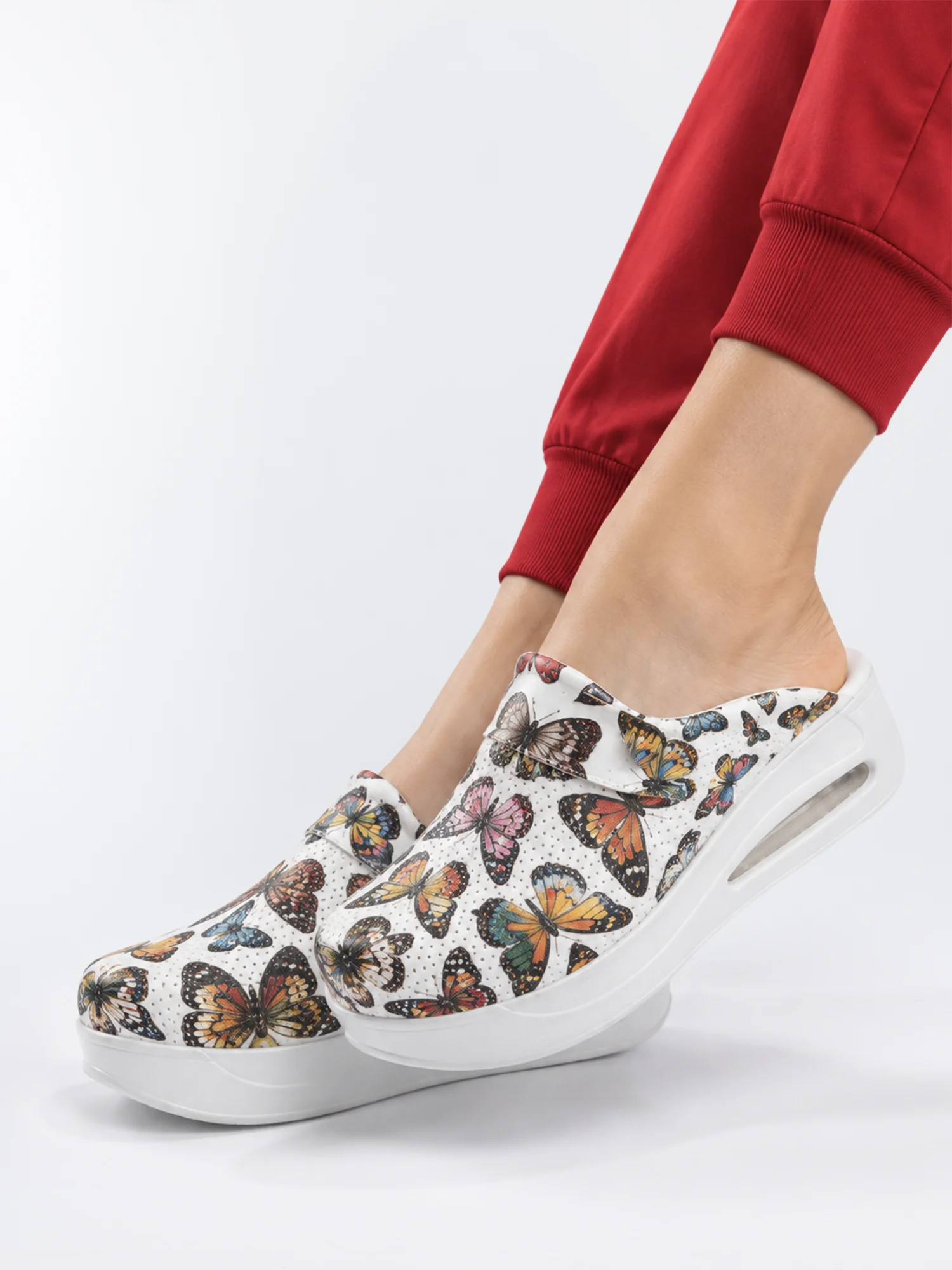 Klapki medyczne Airmax 905 Kolorowe motyle na białym tle